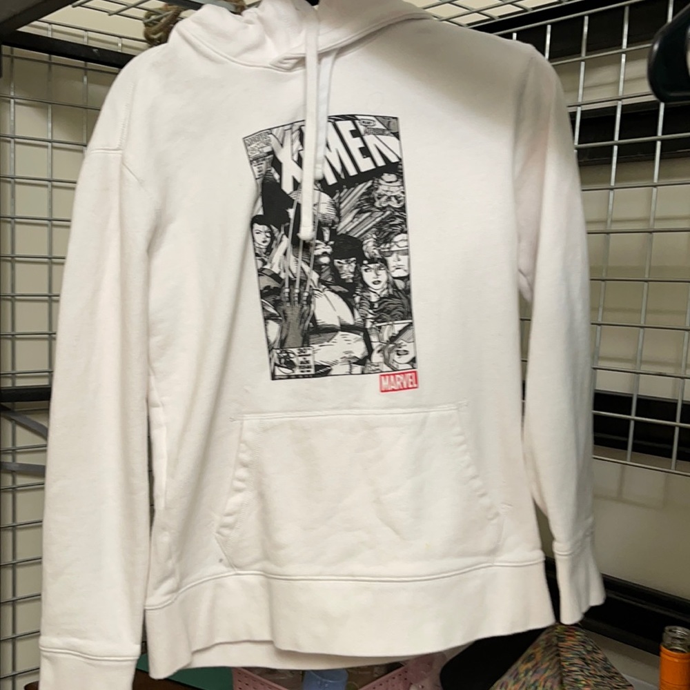 X-Men marvel sweatshirt. Front pocket.